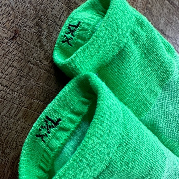 Kids JUMP trampoline park socks - Picture 3 of 3